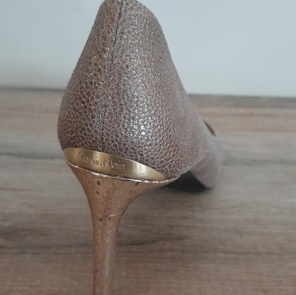 Calvin Klein gold shoes - Picture 3 of 10